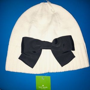 ‼️CLOSING SALE EVERYTHING MUST GO‼️
NWT Kate Spade Cream Ribbed Beanie